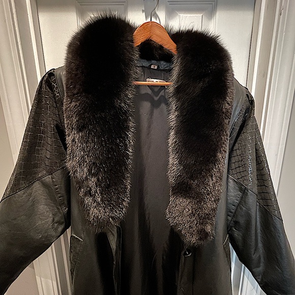 Jackets & Blazers - Vintage Leather & Genuine Black Dyed Fox Collared Fur Coat